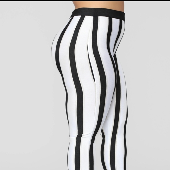 Fashion Nova Opposites Attract Set - sold out online! - Picture 12 of 13